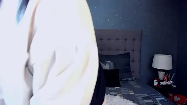 Snapshot of AmyCubes chatting on 11/05/25, 07:30 AmyCubes online show from 11/05/25, 07:30