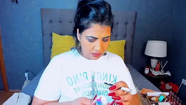 Snapshot of AmyCubes chatting on 11/22/25, 04:55 AmyCubes online show from 11/22/25, 04:55