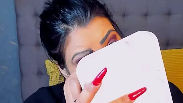 Snapshot of AmyCubes chatting on 12/14/25, 10:14 AmyCubes online show from 12/14/25, 10:14