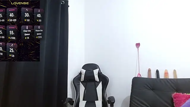 Snapshot of Kiara-Rider chatting on 10/28/25, 04:38 Kiara-Rider online show from 10/28/25, 04:38