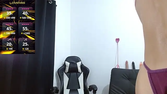 Snapshot of Kiara-Rider chatting on 10/29/25, 04:48 Kiara-Rider online show from 10/29/25, 04:48