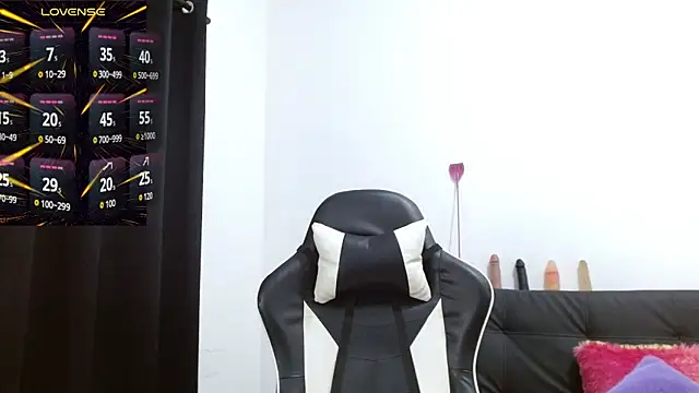 Snapshot of Kiara-Rider chatting on 11/04/25, 04:39 Kiara-Rider online show from 11/04/25, 04:39