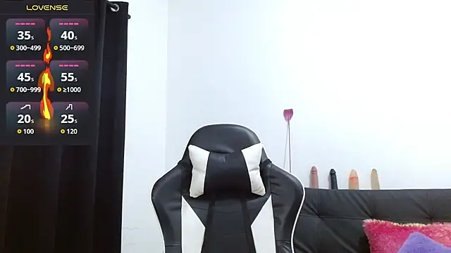 Snapshot of Kiara-Rider chatting on 11/18/25, 03:49 Kiara-Rider online show from 11/18/25, 03:49