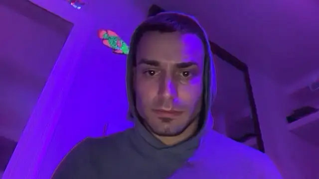 hot shot 13 online show from 11/06/25, 03:40