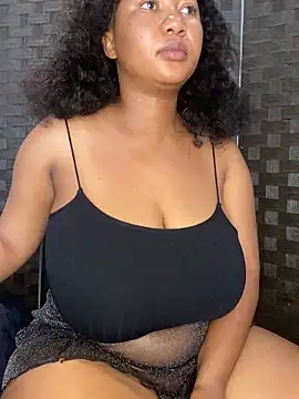 Snapshot of MayaPassion chatting on 02/02/25, 01:30 MayaPassion online show from 02/02/25, 01:30