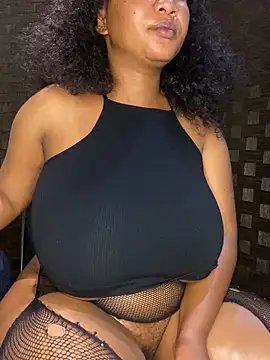 Snapshot of MayaPassion chatting on 02/07/25, 11:45 MayaPassion online show from 02/07/25, 11:45