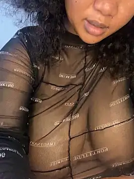 Snapshot of MayaPassion chatting on 02/22/25, 04:40 MayaPassion online show from 02/22/25, 04:40