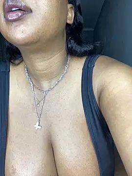 Snapshot of MayaPassion chatting on 10/01/25, 08:04 MayaPassion online show from 10/01/25, 08:04