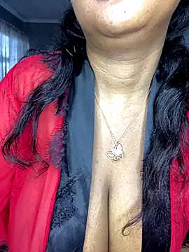 Snapshot of MayaPassion chatting on 10/17/25, 04:15 MayaPassion online show from 10/17/25, 04:15