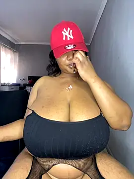 Snapshot of MayaPassion chatting on 10/20/25, 02:06 MayaPassion online show from 10/20/25, 02:06