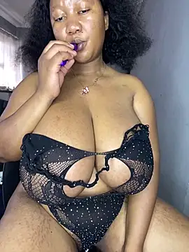 Snapshot of MayaPassion chatting on 11/16/25, 05:13 MayaPassion online show from 11/16/25, 05:13