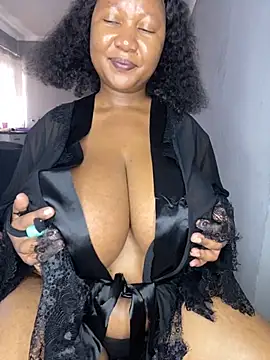 Snapshot of MayaPassion chatting on 12/04/25, 01:09 MayaPassion online show from 12/04/25, 01:09