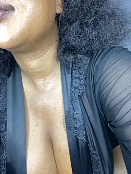 Snapshot of MayaPassion chatting on 12/05/25, 02:03 MayaPassion online show from 12/05/25, 02:03