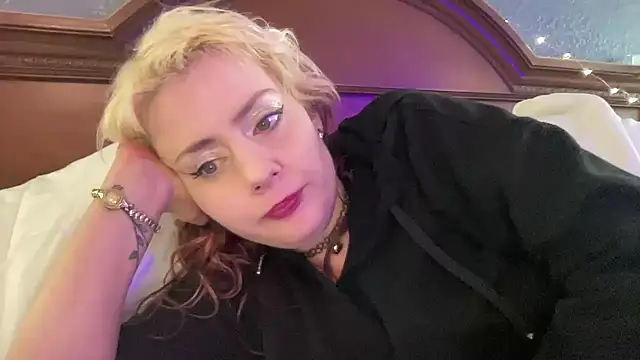 SkarlettRose96 online show from 04/23/26, 07:49