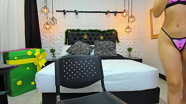 Snapshot of Alison_Wiley chatting on 12/21/24, 11:55 Alison Wiley online show from 12/21/24, 11:55