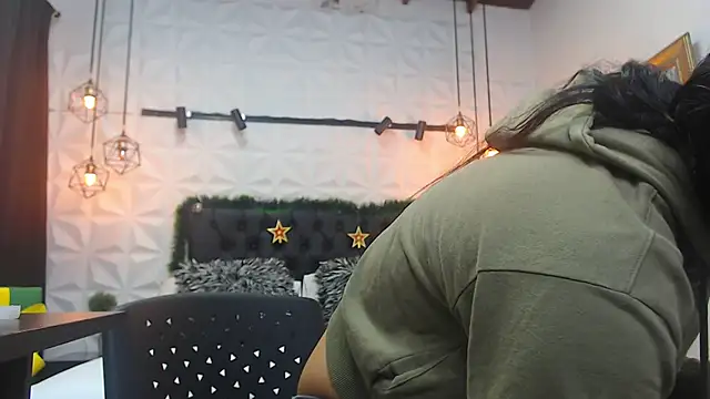 Snapshot of Alison_Wiley chatting on 12/23/24, 11:47 Alison Wiley online show from 12/23/24, 11:47