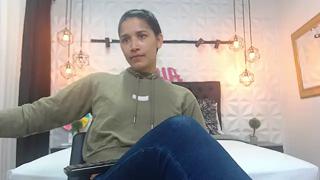 Snapshot of Alison_Wiley chatting on 02/12/25, 11:40 Alison Wiley online show from 02/12/25, 11:40