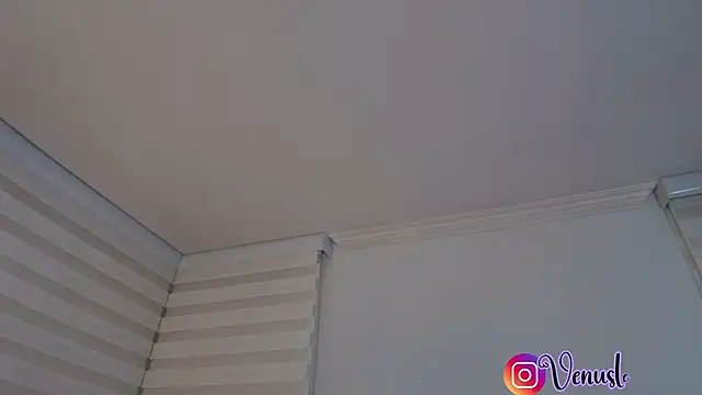 venusleroy  online show from 12/04/25, 11:13