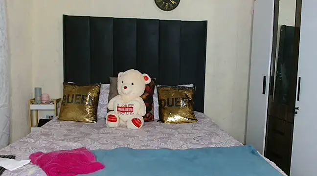 quenliyasa online show from 03/17/25, 07:37