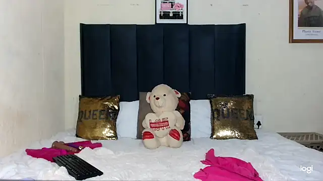 quenliyasa online show from 09/28/25, 09:42