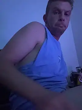 aus guy93 online show from 10/31/25, 05:58