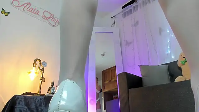 Alaia Love77 online show from 03/18/25, 10:15