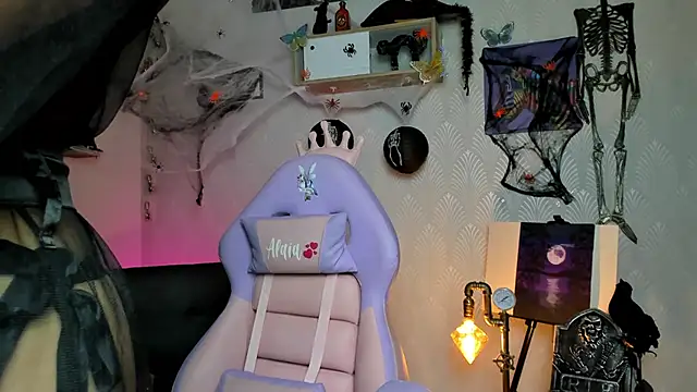 Alaia Love77 online show from 10/15/25, 03:34