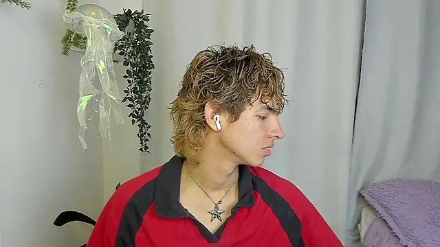 santy-kitty online show from 10/08/25, 03:15