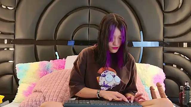 AlliciaKim online show from 01/10/25, 07:21