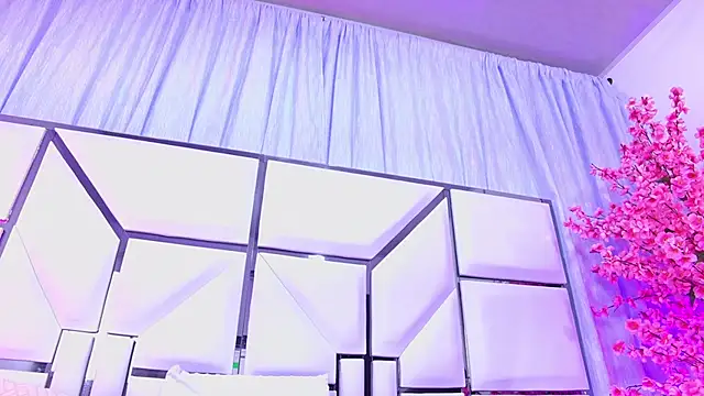 AlliciaKim online show from 04/12/26, 12:32