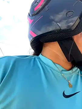 perlita05 online show from 09/24/25, 07:39