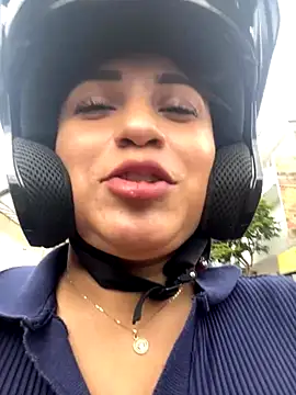 perlita05 online show from 10/31/25, 05:36