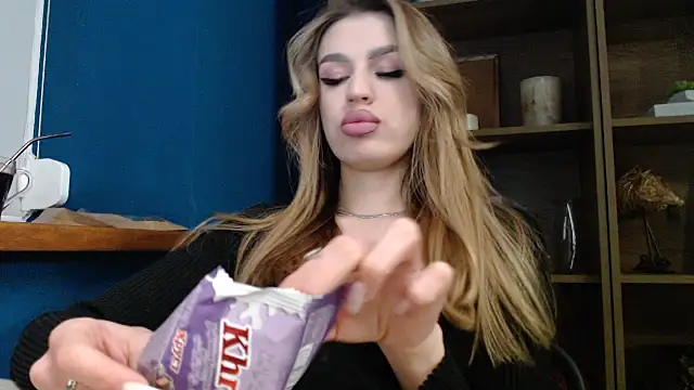 Snapshot of Your_Jessy chatting on 03/15/25, 05:37 Your Jessy online show from 03/15/25, 05:37