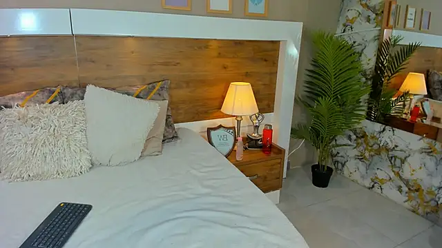 Snapshot of EmaBakker chatting on 02/28/25, 03:37 EmaBakker online show from 02/28/25, 03:37