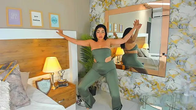 Snapshot of EmaBakker chatting on 03/01/25, 05:05 EmaBakker online show from 03/01/25, 05:05