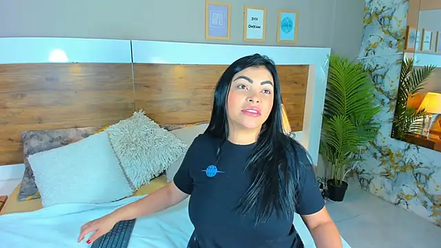 Snapshot of EmaBakker chatting on 03/02/25, 12:32 EmaBakker online show from 03/02/25, 12:32