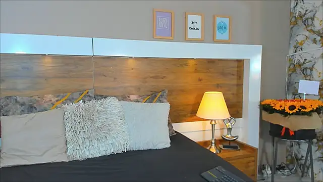 Snapshot of EmaBakker chatting on 03/15/25, 11:51 EmaBakker online show from 03/15/25, 11:51