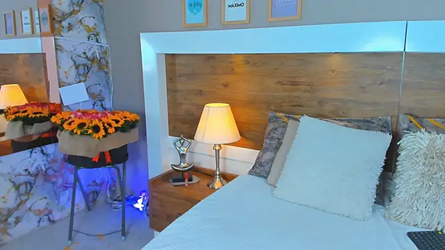 Snapshot of EmaBakker chatting on 03/19/25, 03:40 EmaBakker online show from 03/19/25, 03:40