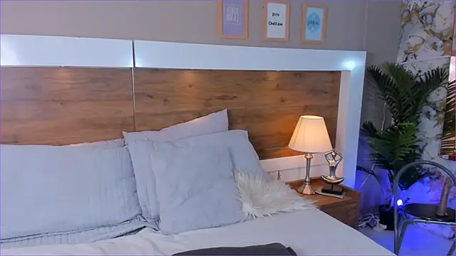 Snapshot of EmaBakker chatting on 09/18/25, 05:59 EmaBakker online show from 09/18/25, 05:59