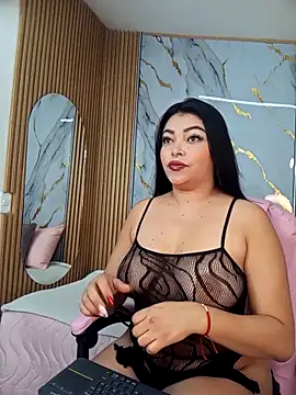 Snapshot of EmaBakker chatting on 10/11/25, 01:20 EmaBakker online show from 10/11/25, 01:20