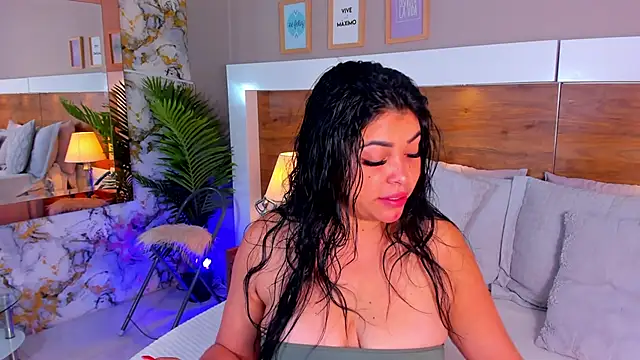 Snapshot of EmaBakker chatting on 10/19/25, 11:44 EmaBakker online show from 10/19/25, 11:44