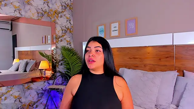 Snapshot of EmaBakker chatting on 10/22/25, 01:22 EmaBakker online show from 10/22/25, 01:22