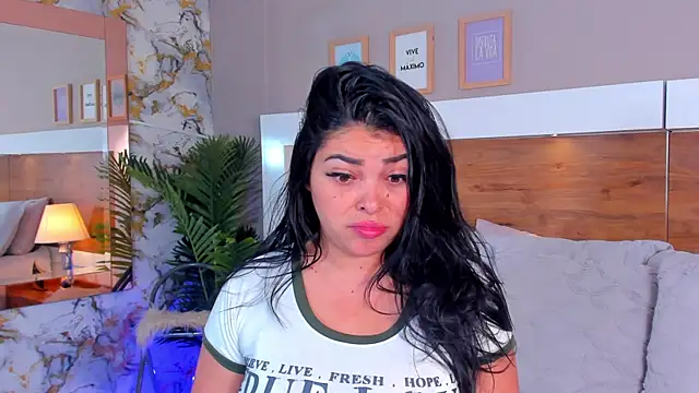 Snapshot of EmaBakker chatting on 10/28/25, 12:09 EmaBakker online show from 10/28/25, 12:09