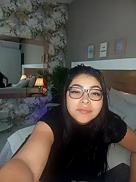 Snapshot of EmaBakker chatting on 11/02/25, 11:34 EmaBakker online show from 11/02/25, 11:34