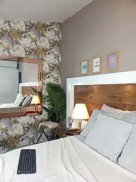 Snapshot of EmaBakker chatting on 11/05/25, 12:16 EmaBakker online show from 11/05/25, 12:16