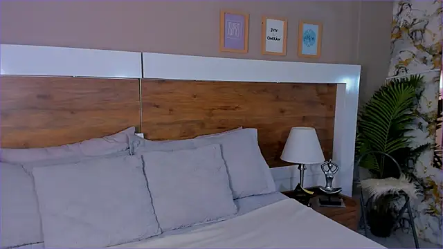 Snapshot of EmaBakker chatting on 11/07/25, 12:16 EmaBakker online show from 11/07/25, 12:16