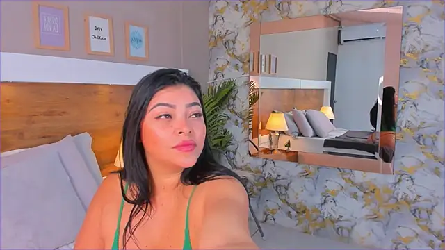 Snapshot of EmaBakker chatting on 11/29/25, 12:41 EmaBakker online show from 11/29/25, 12:41