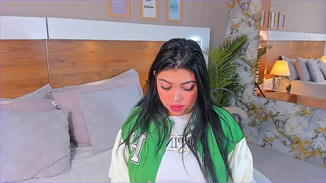 Snapshot of EmaBakker chatting on 11/30/25, 11:47 EmaBakker online show from 11/30/25, 11:47