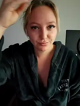 Snapshot of Milas_Dreams chatting on 09/22/25, 06:37 Milas Dreams online show from 09/22/25, 06:37