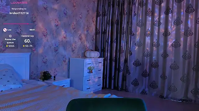 Snapshot of Nora_Failure chatting on 09/19/25, 02:13 Nora Failure online show from 09/19/25, 02:13